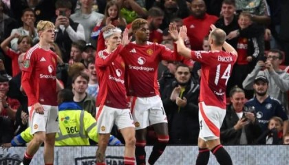 官网直播指南-没欧冠踢一点不尴尬 7球狂胜为曼联照亮前路