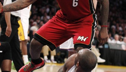 官网直播指南-如果2009年詹姆斯总决赛对阵科比！骑士会横扫湖人夺冠吗？