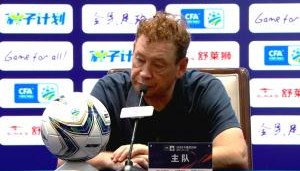 斯卢茨基：点球大战有两次机会能终结比赛 现在还沉浸在情绪当中