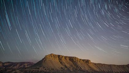 官网直播指南-大汗淋漓！骑士队莫布里在田径场训练 主要有阻力跑&amp;amp;带球跑等内容