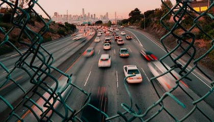 官网直播指南-大汗淋漓！骑士队莫布里在田径场训练 主要有阻力跑&amp;amp;带球跑等内容